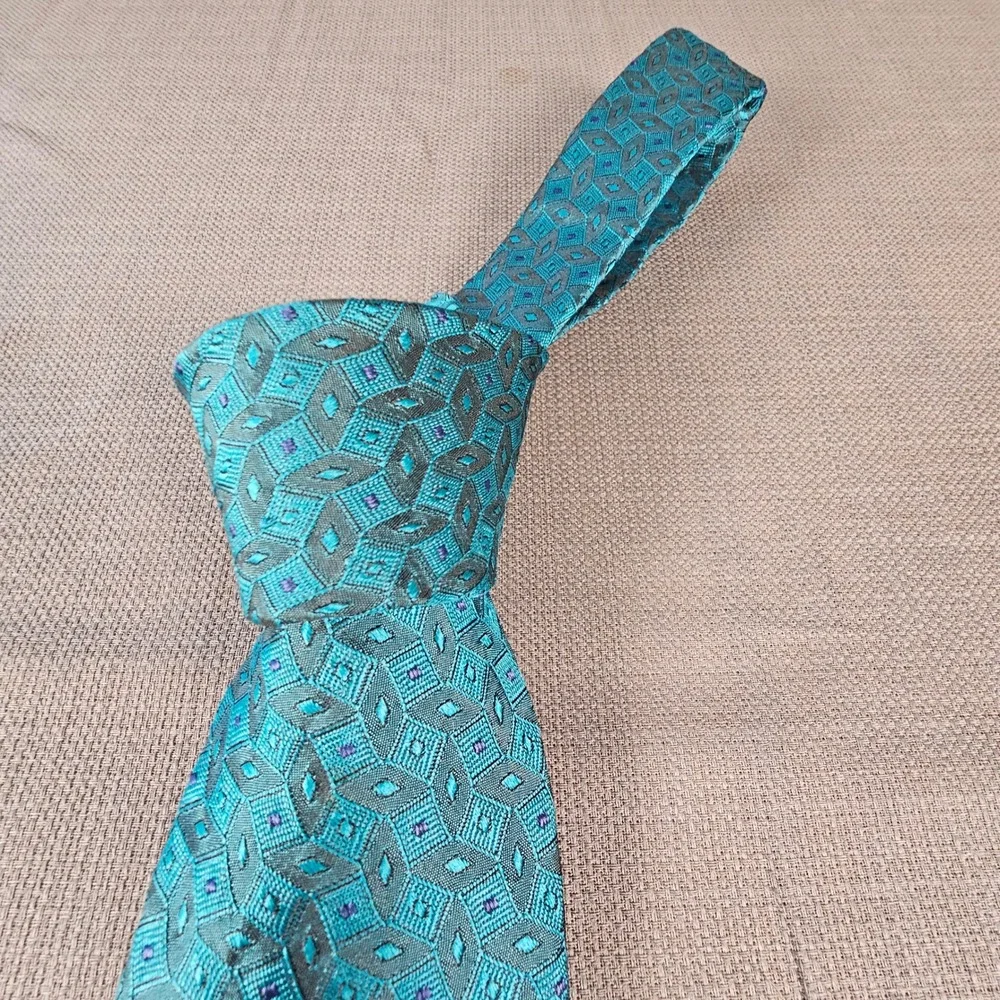Oscar de la Renta Couture Mens Teal Geometric Silk Necktie Designer Tie